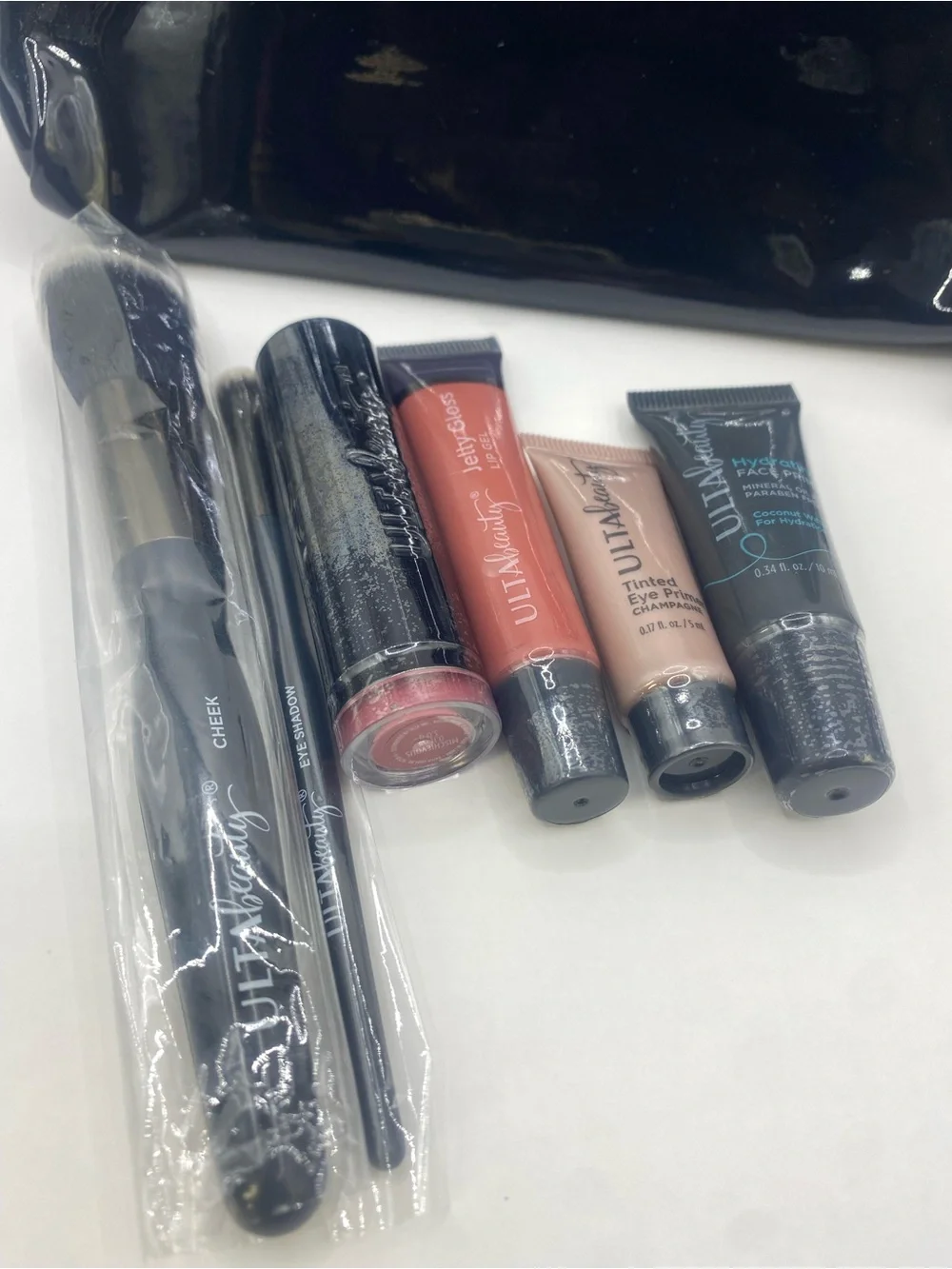 ULTA Beauty 7-Piece Makeup Lot Set w/ Cosmetic‎ Bag Brushes Lipstick Primers